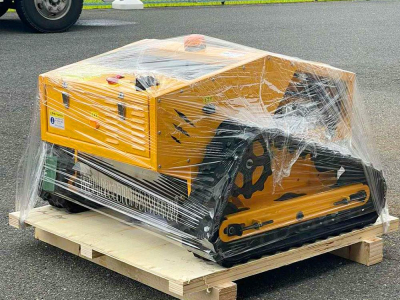 Desde terrenos llanos hasta laderas, una máquina maneja todos los desafíos del césped.