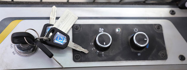 Cargadora compacta de dirección deslizante Cargadora compacta de dirección deslizante