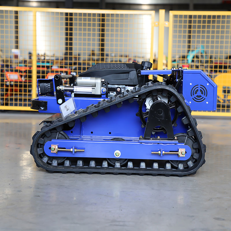 El nuevo cortacésped RC550S está diseñado específicamente para pendientes y terrenos irregulares. El nuevo cortacésped RC550S está diseñado específicamente para pendientes y terrenos irregulares.