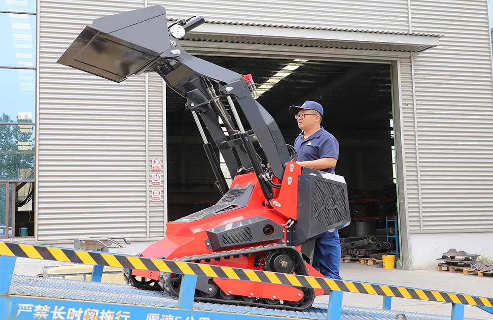 Masenter lanza la minicargadora de orugas compacta YF480 para trabajos en espacios reducidos